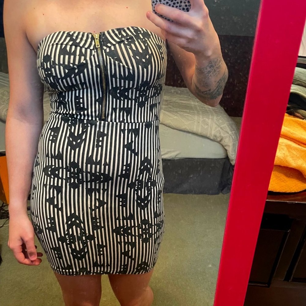 Charlotte Russe Cream Black Stripe Mini Strapless Dress Corset Zip Bust Size S